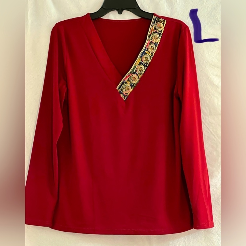 LADIES LARGE DARK RED TOP WITH A COLORFUL NECKLINE